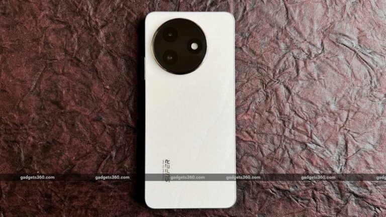 itel S24 First Impression in Hindi Color Changing Panel 108MP Camera in Under Rs 10000