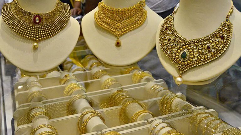 As prices soften, festival period triggers buying interest in gold jewellery.