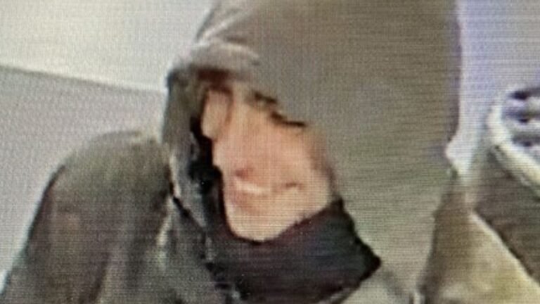 Smiling suspect seen in new images as New York police hunt killer of healthcare executive Brian Thompson | US News