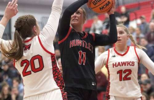 Huntley rallies to beat Maine South in Komaromy championship game, remain unbeaten