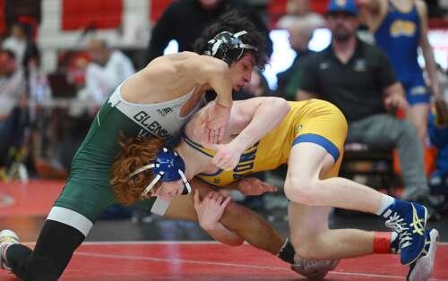 Warren finds plenty of success at Whitlach invite