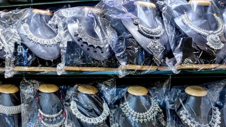 Govt Restrictions Silver Jewelery Imports Till March 2026 to Curb Fta Misuse