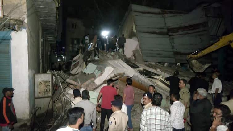 Big accident in Indore, five -storey house fell, many people are feared to be buried