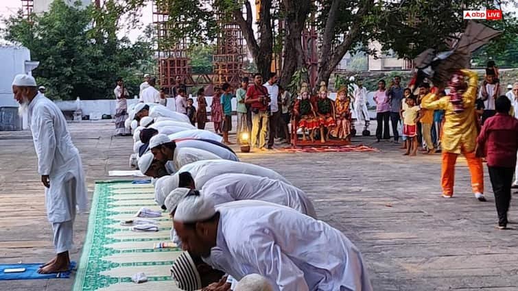 Unique picture of Kashi: Ramlila and Namaz on the same stage, echoed Ganga-Jamuni Tehzeeb