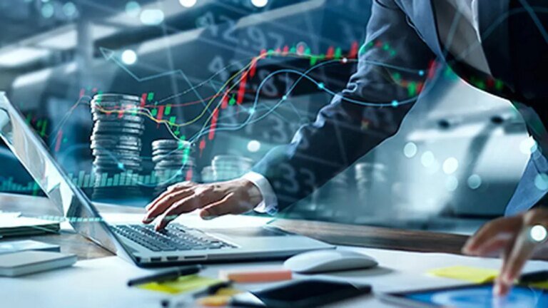 Markets Slip as Trump’s Pharma Tariffs, It Concerns Weigh on Investor Sentimen