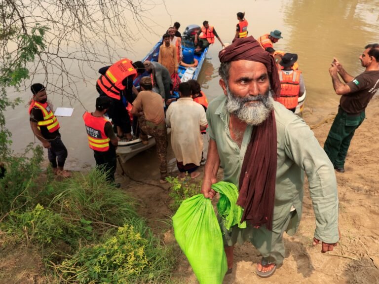 Pakistan floods spark cholera fears amid other rising health risks | Climate Crisis News
