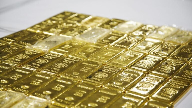 Gold Soars Past ₹ 1.18 Lakh/10G as Rupee Hits Record Low, Global Jitters Fuel Demand