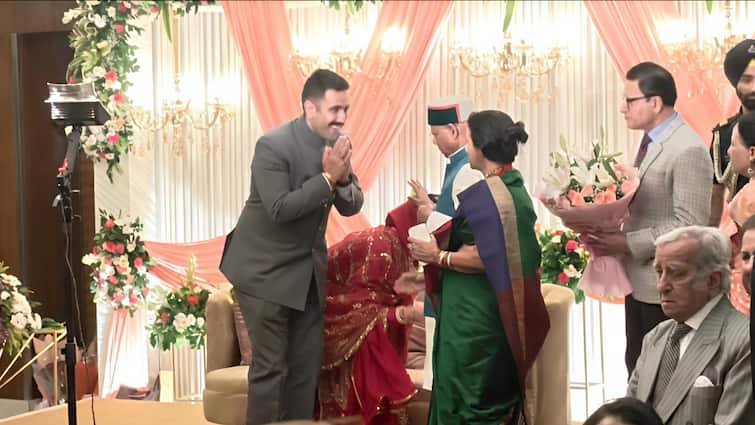 Minister Vikramaditya Singh and Amreen’s wedding reception, blessings for the governor’s feet touching the feet