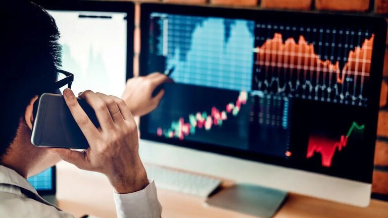 Bank Nifty Dips 0.54% AMID Mixed Performance in Banking Stocks