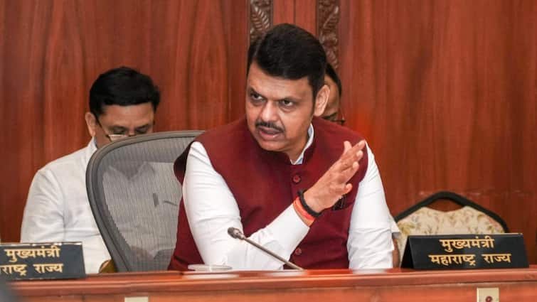 Chief Minister Devendra Fadnavis’s big announcement regarding ‘pod taxi’ in Mumbai, Kurla to Bandar’s journey will be easy Chief Minister Devendra Fadnavis’s big announcement regarding ‘pod taxi’ in Mumbai, Kurla to Bandar’s journey will be easy