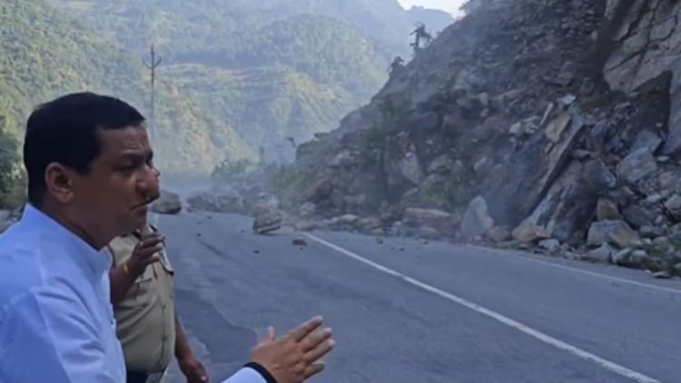 Mp Anil Baluni and MLA Vinod Kandhari Narrowly Escapes Being Hit By Debris Devprayag Uttarakhand News – Amar Ujala Hindi News Live