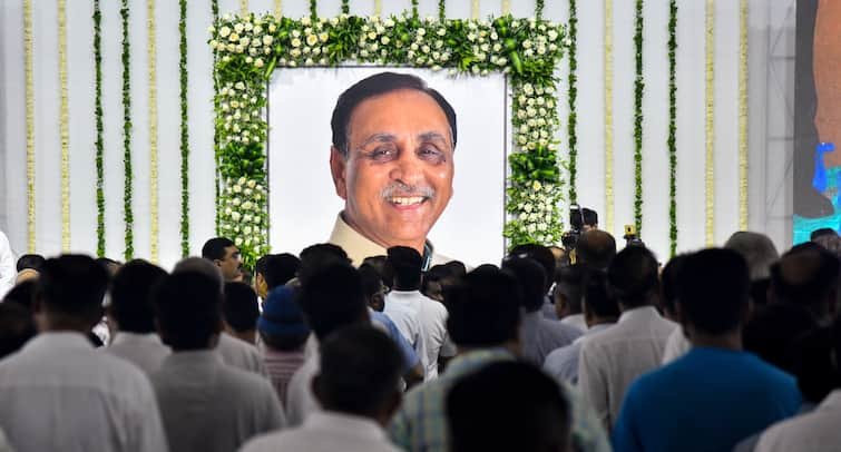Gujarat: Vijay Rupani, who was the CM of Gujarat twice, was spent on tribute meeting himself, read- Read the whole matter