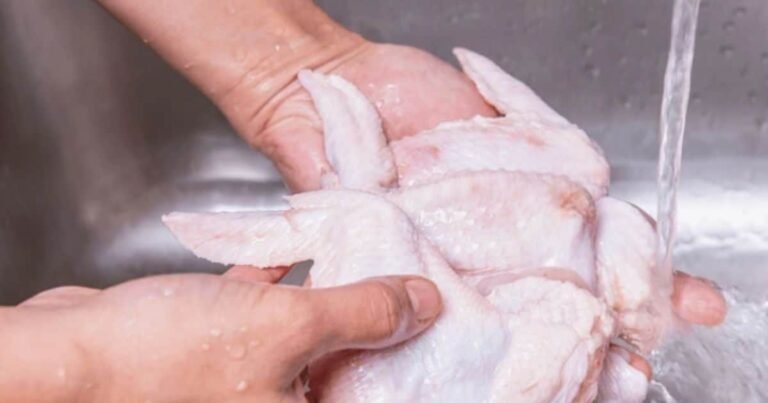 Mother cooked tasty chicken in hours, open dangerous secrets before eating, had to throw the whole food