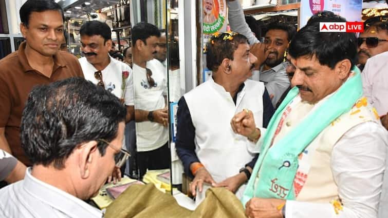 CM Mohan Yadav bought Kurta for Dussehra, payment from UPI, said- ‘Savings festival is GST 2.0’