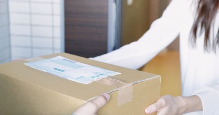 The parcel of the woman went to the neighbor’s house, refused to return when she came to pick up, said- ‘He gave a gift to Saheli!’