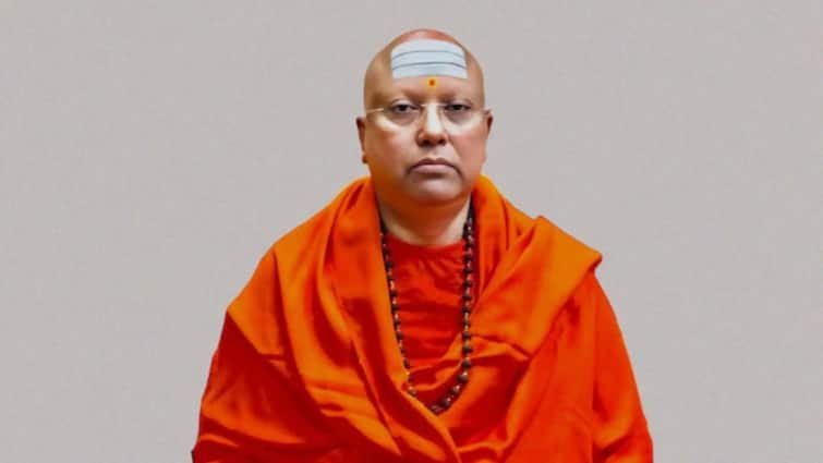 Swami Chaitanyananda: Porn messages and forcibly … Dirty work of Swami Chaitanyanand, know who is?