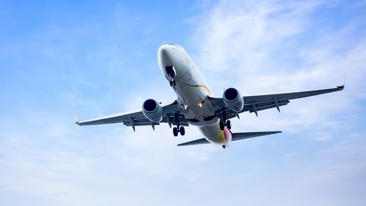 UP NEWS: Two flights to Varanasi were landed at Lucknow Airport, 334 passengers were aboard; Bad weather became reason