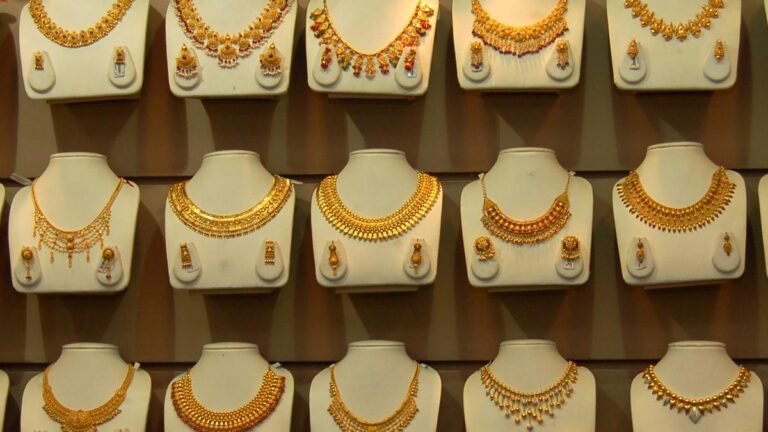 India’s Gold Premiums Jump on Jewellers’ Hopes of Demand Revival