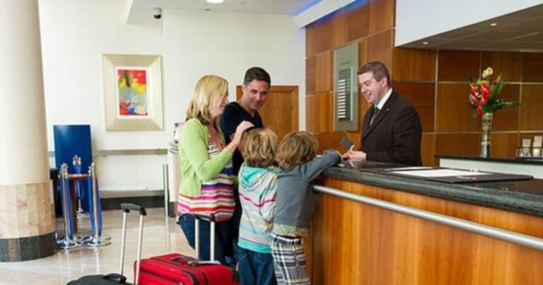 Hotel Check-in Safety: Do you also keep the goods in the hotel wardrobe? Do not make this mistake even by mistake, you will be given to take it!