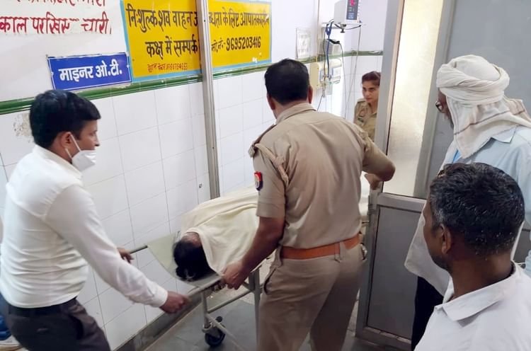 Acid thrown on school teacher in sambhal face and stomach burnt – Amar Ujala Hindi News Live