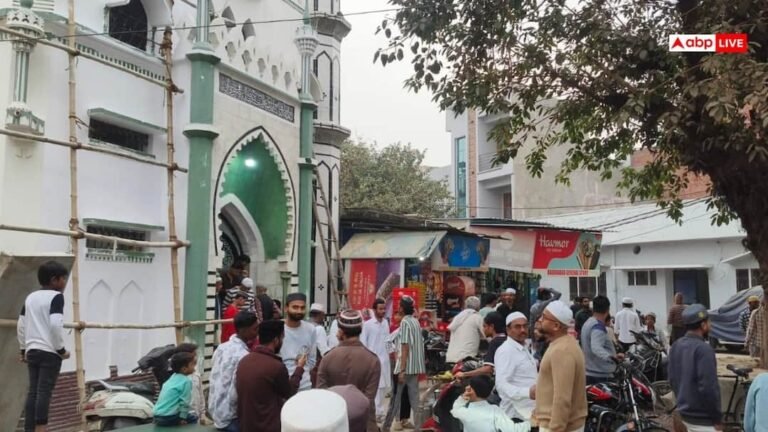 Ramadan 2026: Friday prayers before Ramadan were offered in the mosques of Gorakhpur, prayers for peace were sought.