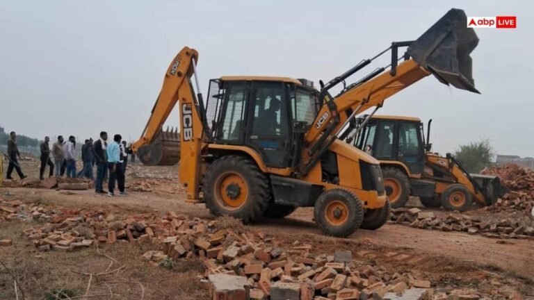 Bulldozer of Garza Authority in Bhanauta village of Greater Noida, land worth Rs 60 crore free from encroachment