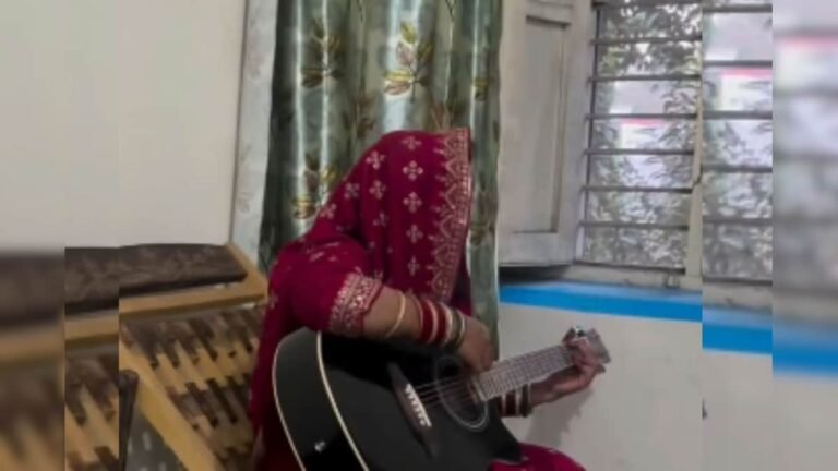 Daughter-in-law with guitar sang ‘Sad Song’ wearing a veil, her voice won the hearts of the public! Video will make you emotional!
