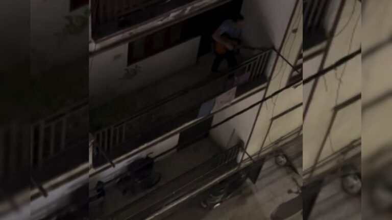 Uncle ji picked up the guitar at night and went to the balcony and started singing ‘Dooba-Dooba’, you will also appreciate it after listening to it.