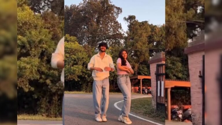 Standing on the roadside, the couple did a very cute dance, their bonding won people’s hearts!