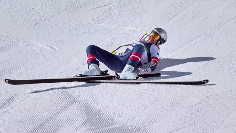 Lindsey Vonn awaits surgery in hospital after Olympics crash injury