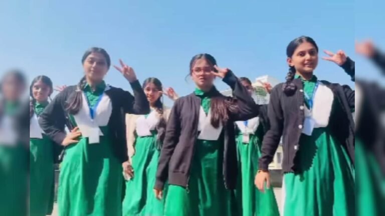 School girls created a stir on Pawan Singh’s ‘Sorry Sorry’, everyone was surprised to see the coordination!