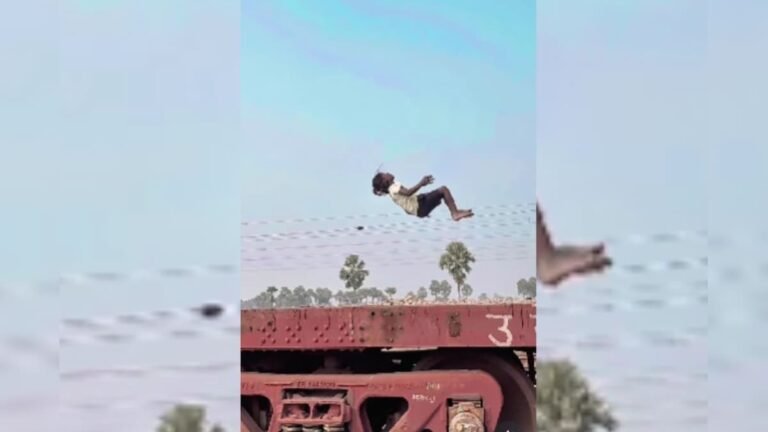 Big feat at a young age! The child performed such a dangerous stunt on the train, remembering ‘Tarzan’ after seeing the stunt