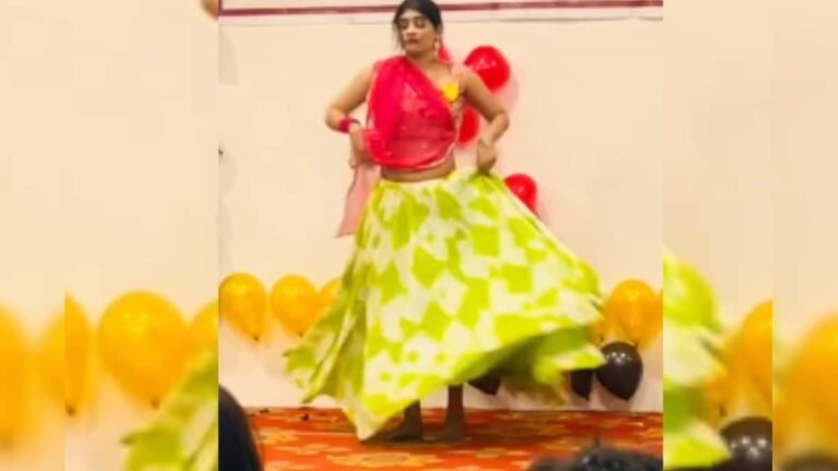 A girl did Haryanvi dance in college wearing a colorful ghagra, the boys whistled loudly after seeing the moves!