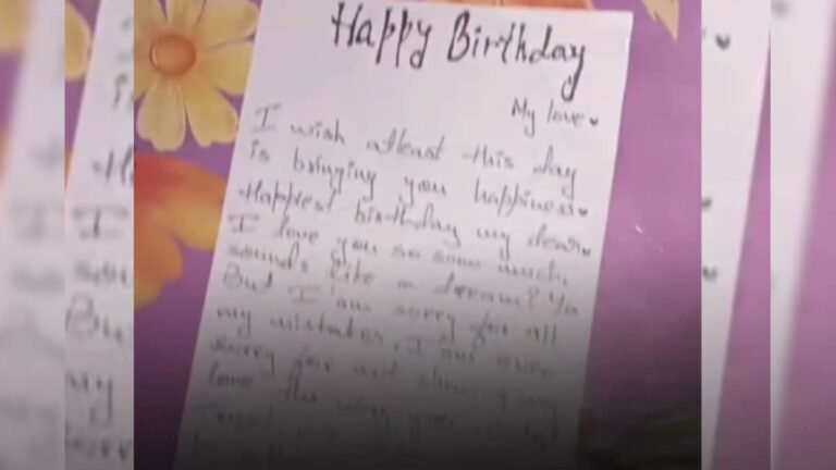 Unique gift from boyfriend on his birthday, created a book of memories in 10,000 words for his girlfriend.