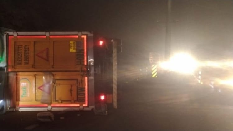 Up: Horrific accident in Unnao, bike-riding couple and two children crushed by truck on Lucknow-Kanpur highway; All four died – Up: Couple And Two Children Riding A Bike Crushed By Truck In Unnao; All Four Killed