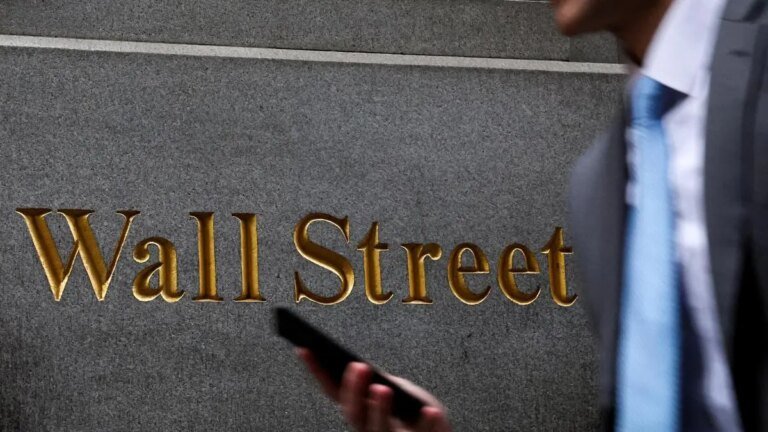 US stocks fall as AI valuation fears hit tech and chipmakers