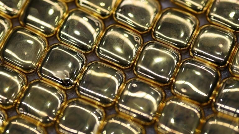 Gold Rate Today: Gold Price fall further; Check rates in Ahmedabad, Mumbai, Kolkata, Bengaluru, Delhi