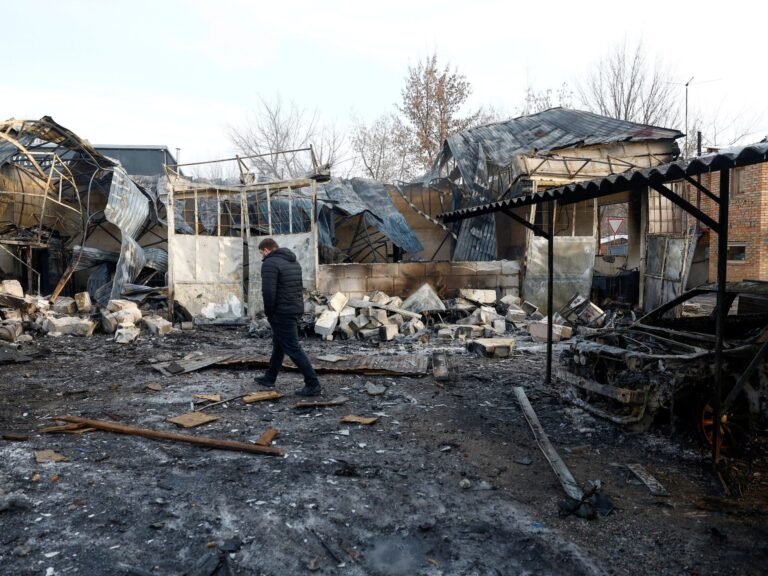 Global conflicts pushing humanitarian law to breaking point, report warns | Human Rights News