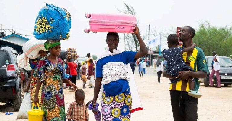 Hundreds return from Burundi to DRC as border shut by M23 fighting reopens | Armed Groups News