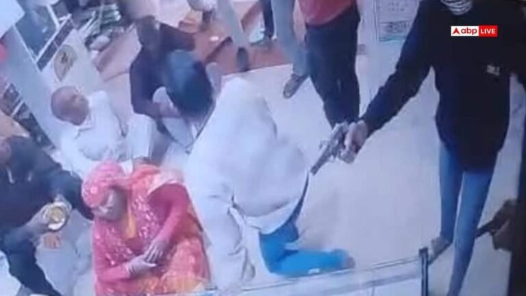 Bihar: Robbery at gunpoint in broad daylight in Chapra, miscreants took away Rs 20 lakh from jewellers.