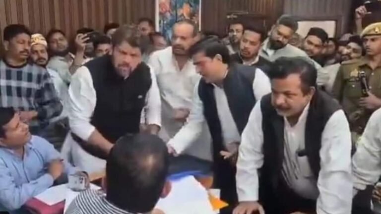 ‘Who are you, are you Lord?’, SP leader angry at Aligarh Municipal Commissioner, video goes viral