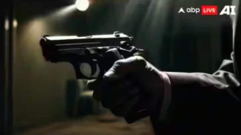 Rampur: District Panchayat office became a field of blood, advocate Farooq shot dead, accused arrested.