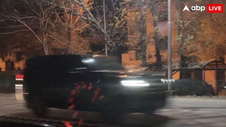 Former Pakistan PM Imran Khan was taken to hospital in a black car at midnight, got injection in his right eye.