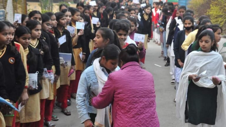Arbitrariness of private school management in Gurugram! Children could not take the exam due to not getting admit card