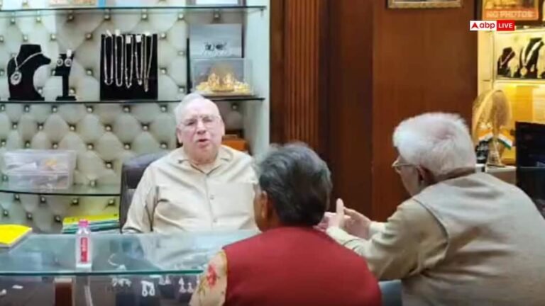 Meerut: Film style fraud of Rs 1 crore, book depot owner gave the money, someone else took the jewelery and stole it.