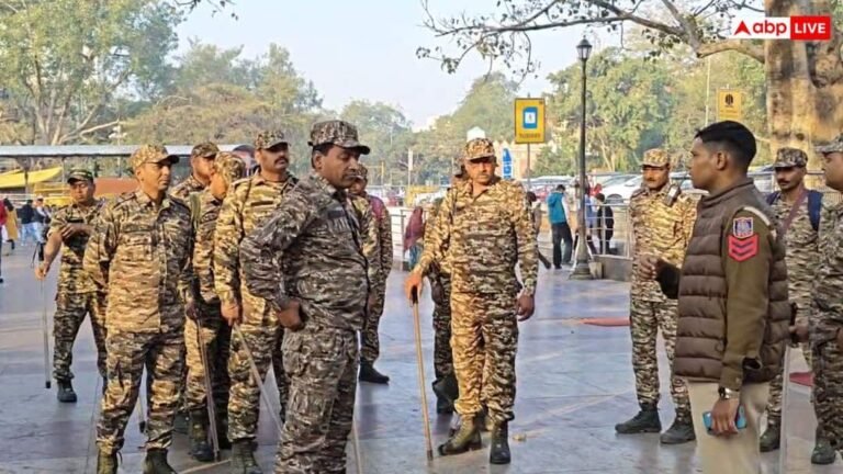 Celebration of Mahashivratri in Delhi, crowd gathered in the ancient Shiva temple of Connaught Place amidst tight security.