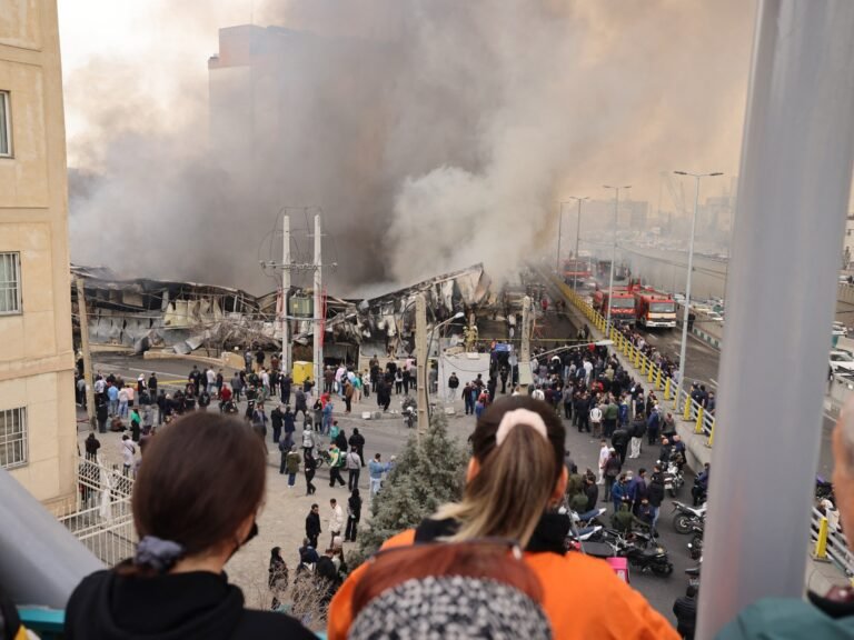 ‘Extensive’ fire breaks out at Tehran shopping centre | In Pictures News