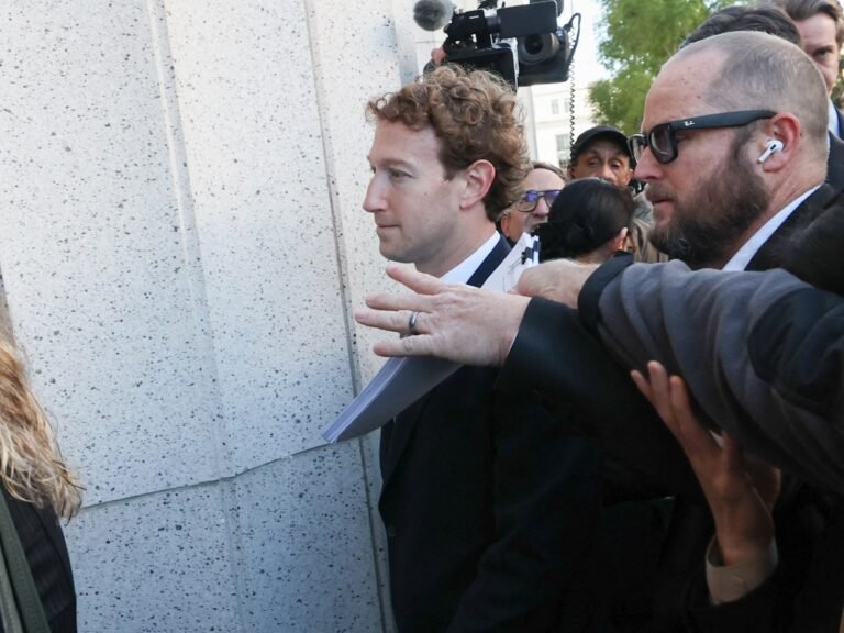 Mark Zuckerberg appears to be ‘served’ new lawsuit upon arrival at court | Social Media