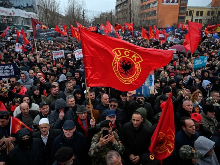 Thousands in Kosovo rally against war crimes trial of ex-KLA commanders | News