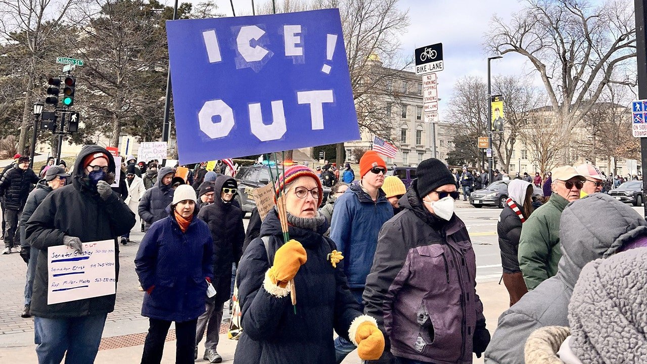 anti-ice-protest-iowa.jpg